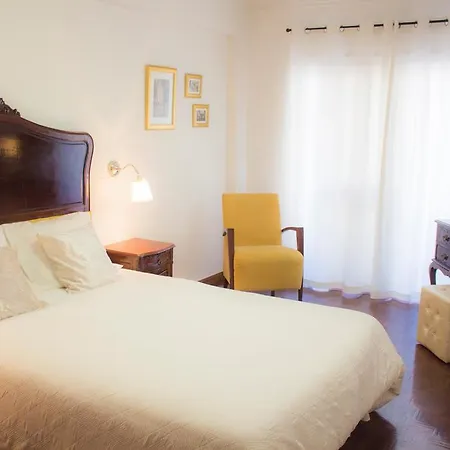 Stylish And Spacious @ Center *